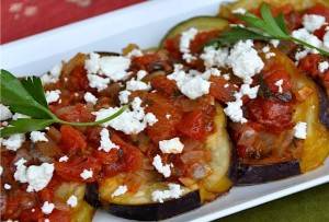 Stewed eggplants with fèta cheese